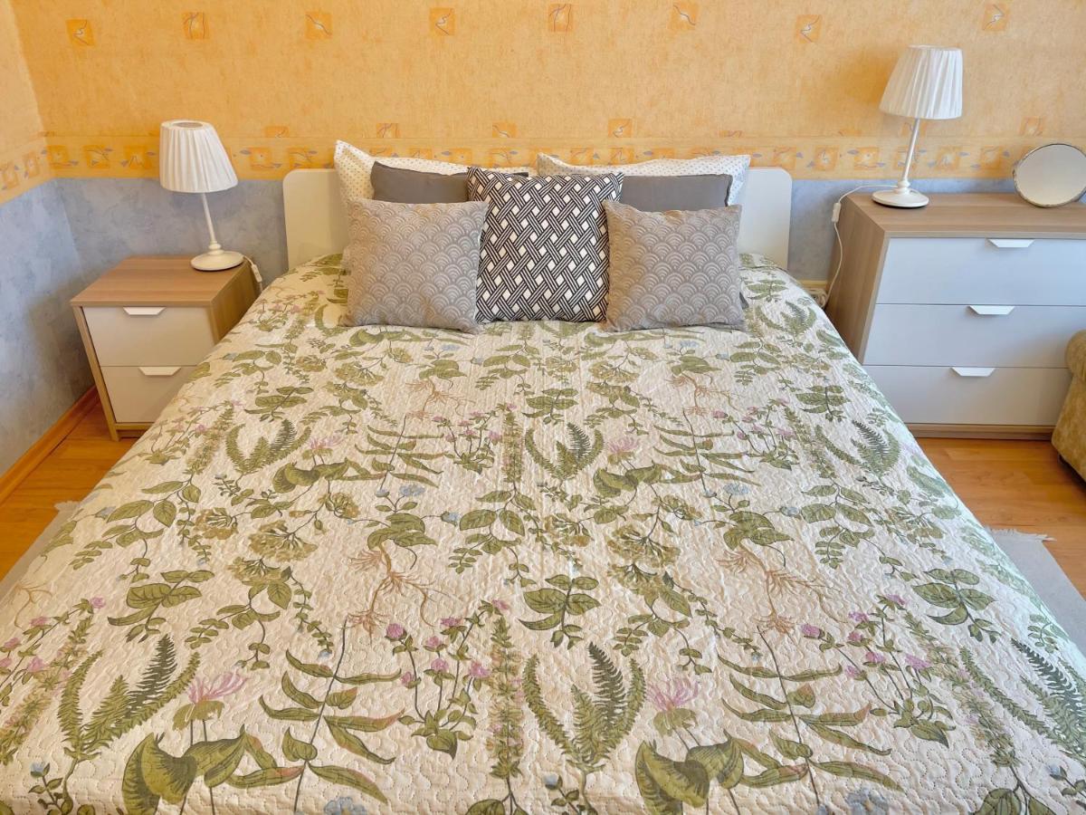 Cozy Home Apartment Lielvardes, Free Parking, Self Check-In Riga Esterno foto