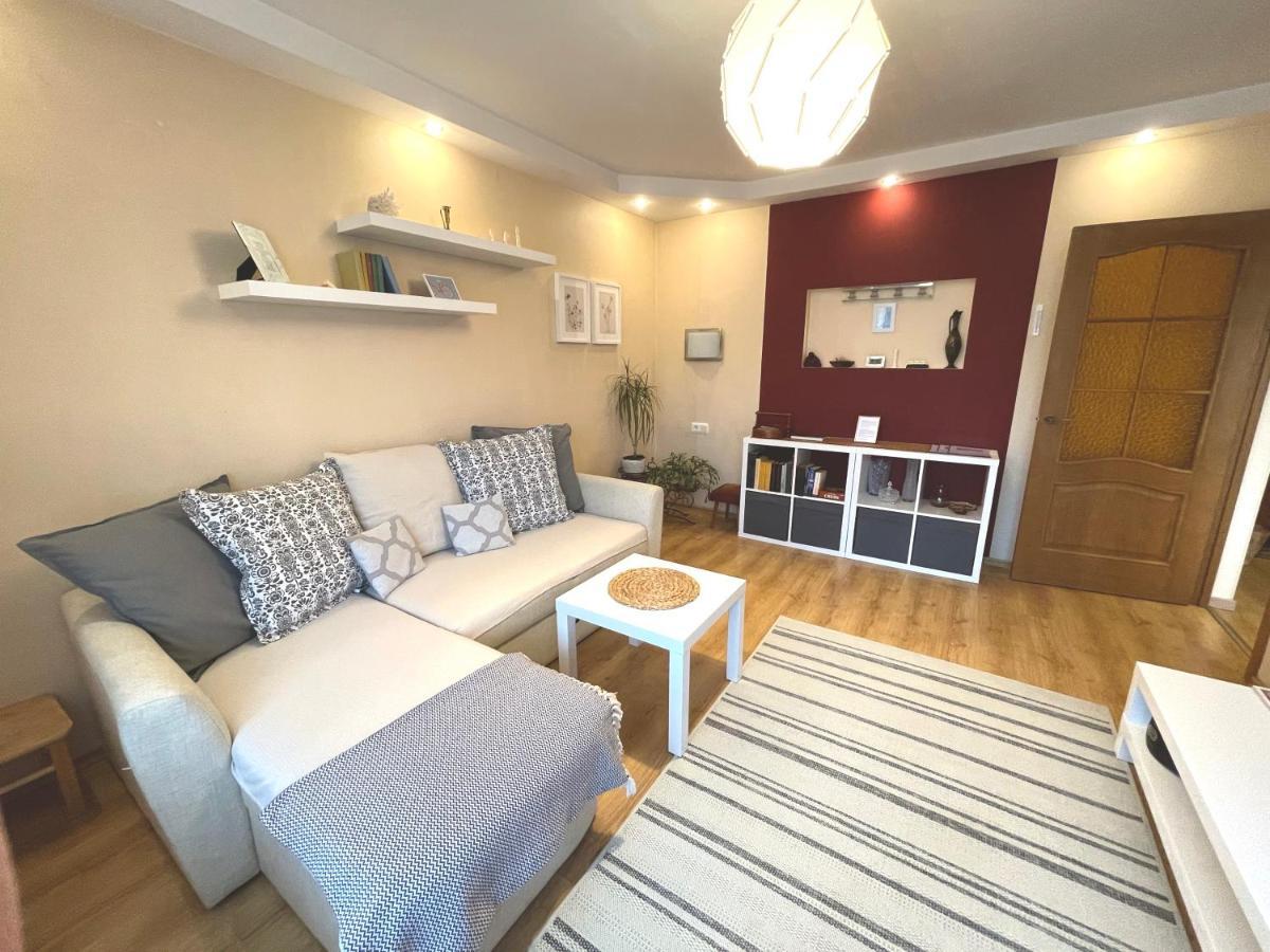 Cozy Home Apartment Lielvardes, Free Parking, Self Check-In Riga Esterno foto
