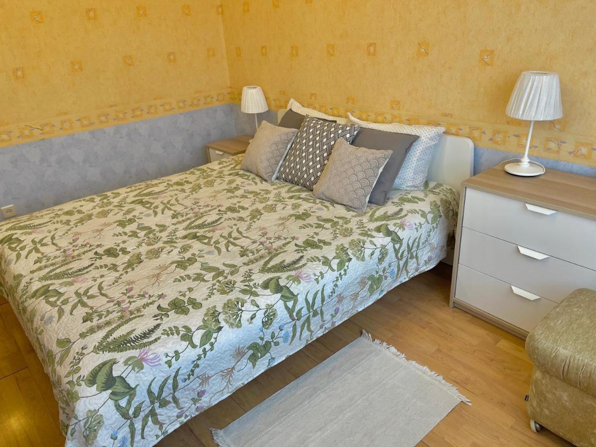 Cozy Home Apartment Lielvardes, Free Parking, Self Check-In Riga Esterno foto