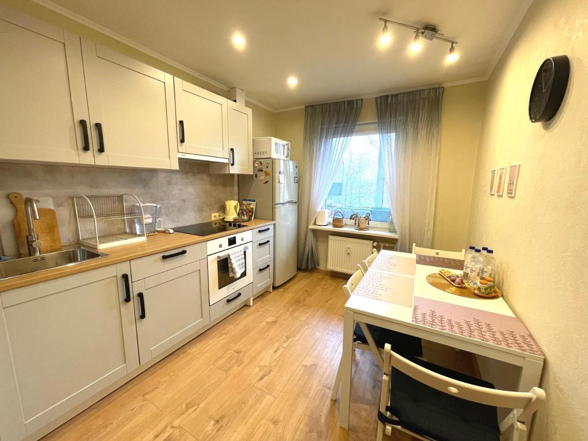 Cozy Home Apartment Lielvardes, Free Parking, Self Check-In Riga Esterno foto