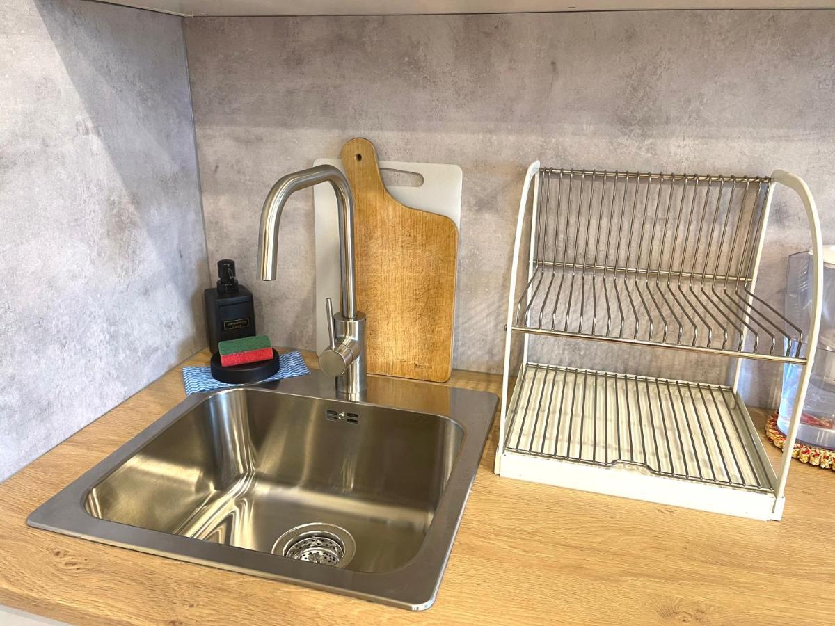 Cozy Home Apartment Lielvardes, Free Parking, Self Check-In Riga Esterno foto