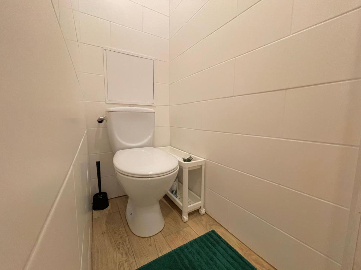Cozy Home Apartment Lielvardes, Free Parking, Self Check-In Riga Esterno foto