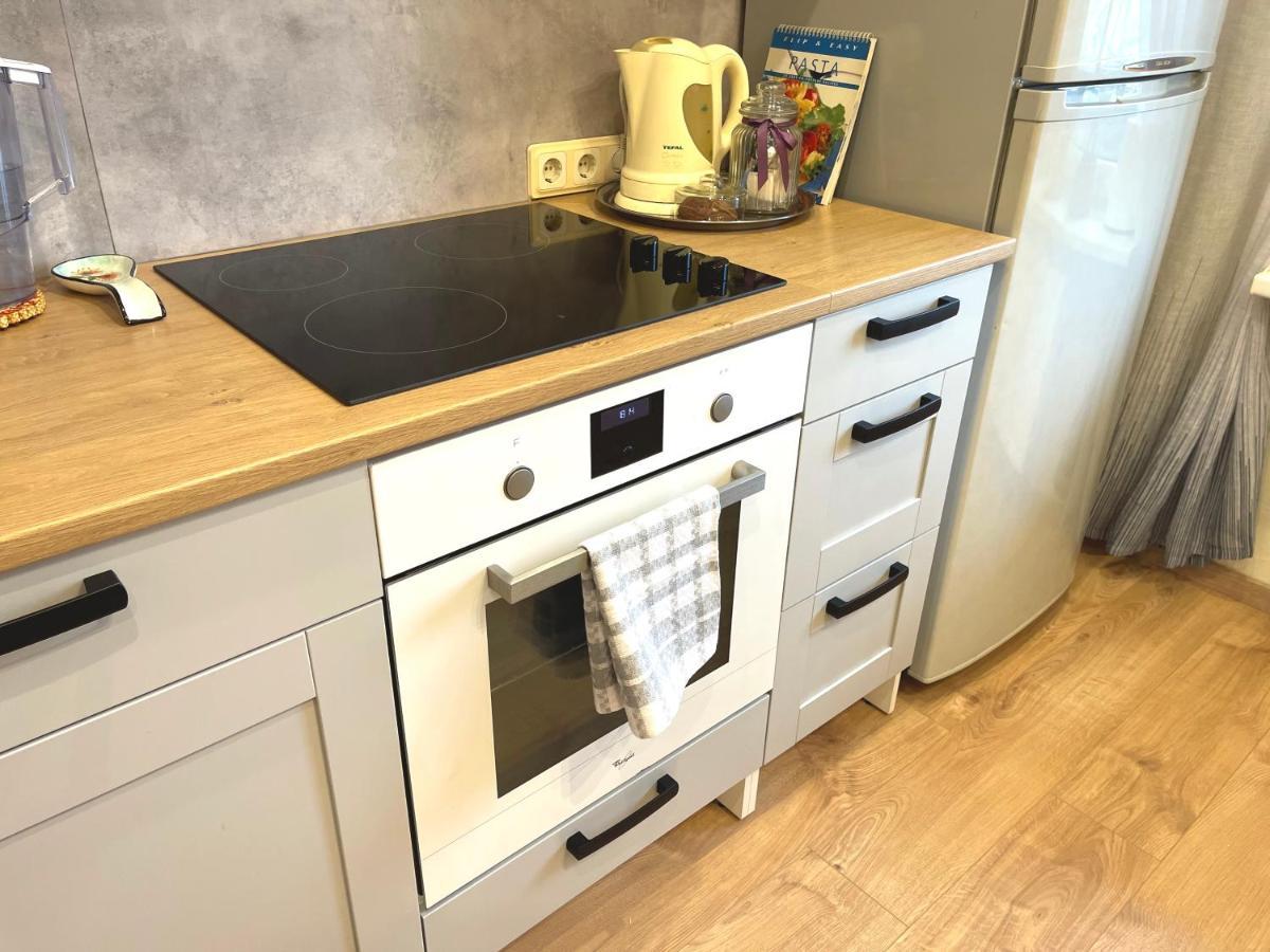 Cozy Home Apartment Lielvardes, Free Parking, Self Check-In Riga Esterno foto